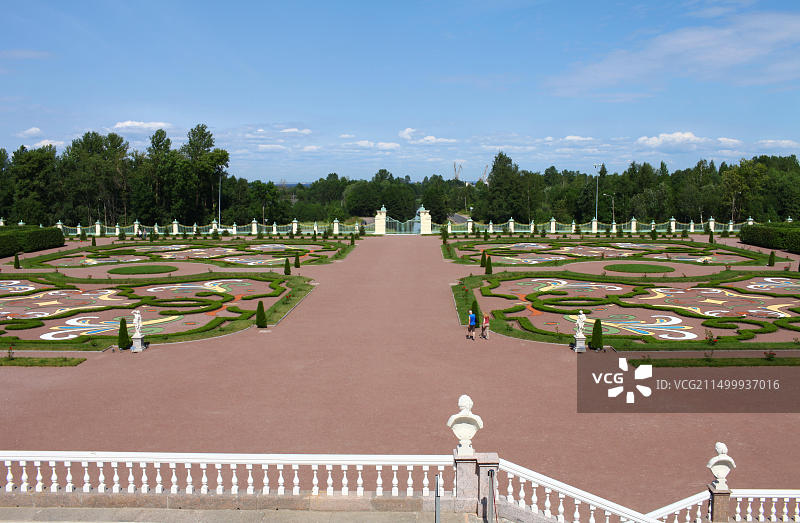 从阳台欣赏皇家花园美景图片素材