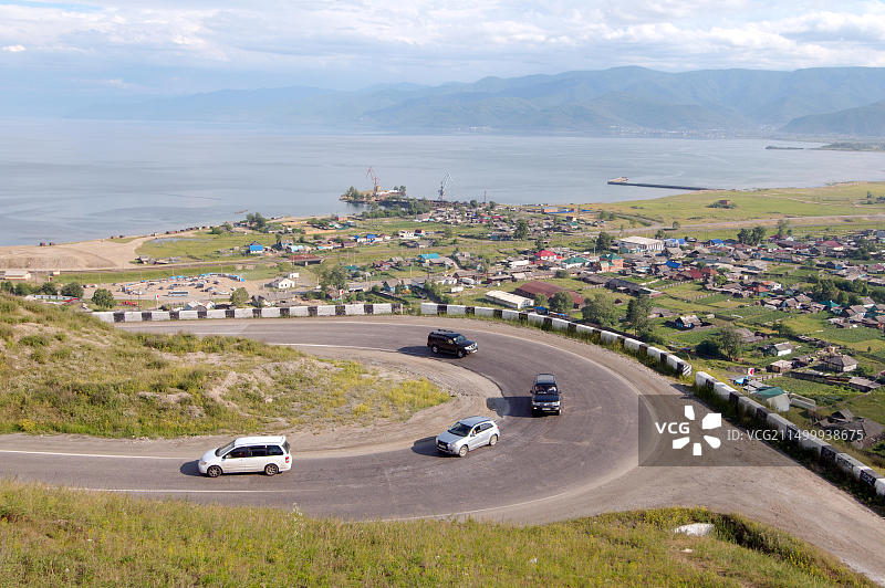 贝加尔湖畔伊尔库茨克州蜿蜒的路图片素材
