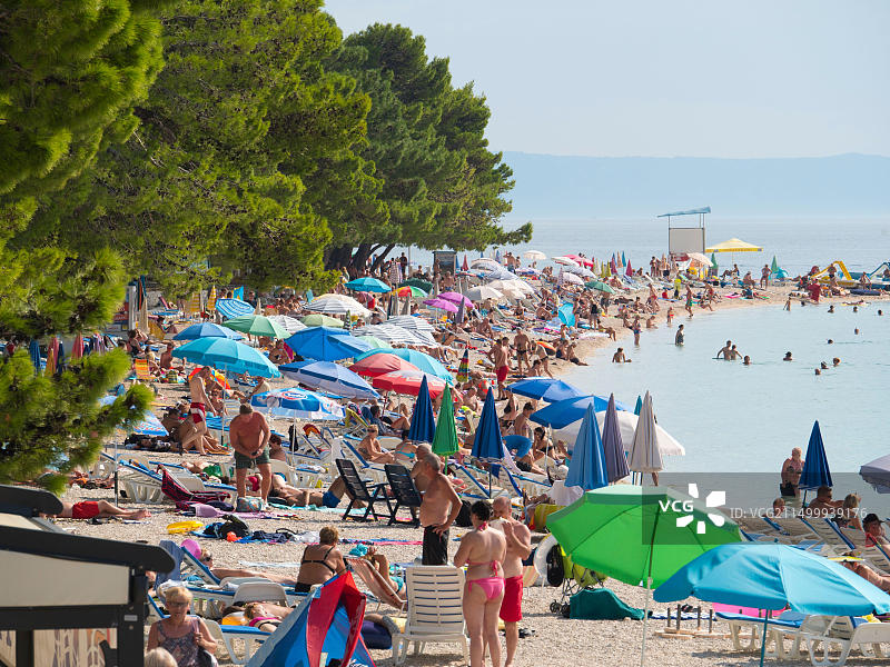 巴什卡沃达是克罗地亚斯普利特-达尔马提亚县的一个小城市，位于达尔马提亚亚得里亚海沿岸，马卡尔斯西北10公里处。图片素材