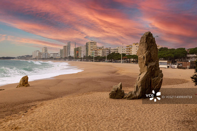 卡瓦尔·贝尔纳特岩，普拉加德阿罗的本地地标，位于西班牙加泰罗尼亚图片素材