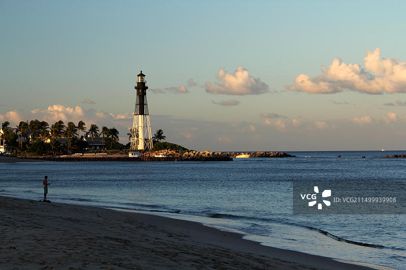 南佛罗里达州东海岸具有历史意义且风景优美的希尔斯伯勒灯塔图片素材