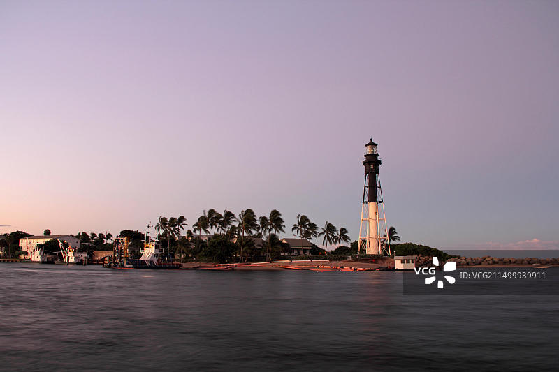 南佛罗里达州东海岸具有历史意义且风景优美的希尔斯伯勒灯塔图片素材
