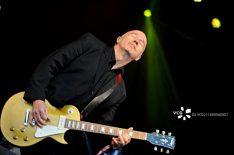 米奇·尤尔在利兹摇滚80年代演出图片素材