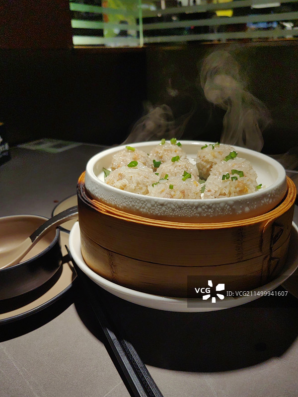 糯米团拍摄于武汉美食街。图片素材