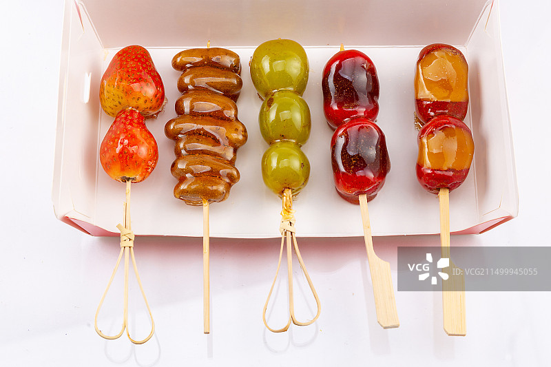 草莓 蓝莓 板栗 青提葡萄 山药豆 小串水果冰糖葫芦图片素材