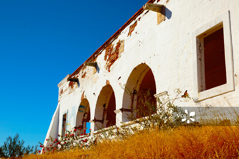 墨西哥圣卡洛斯的一栋废弃旧楼图片素材