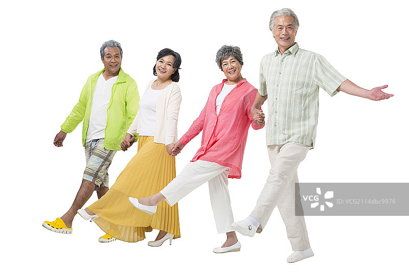 快乐的老年人牵手散步图片素材