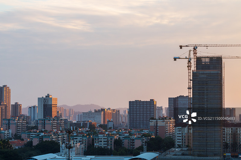 夕阳下的广州番禺城市风光图片素材