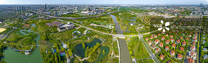 航拍张家浜楔形绿地 金桥路 涟动公园 金浦小区 浦东足球场 中环快速路 金桥出口加工区 金色中环带图片素材