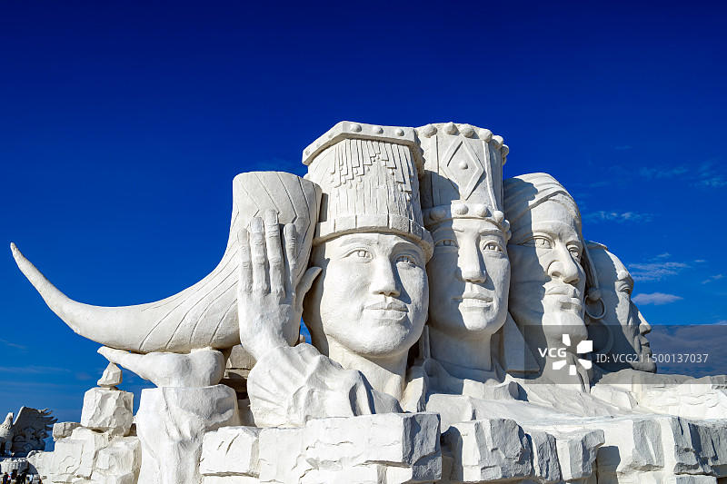 蓝天下的雕像俯视图图片素材