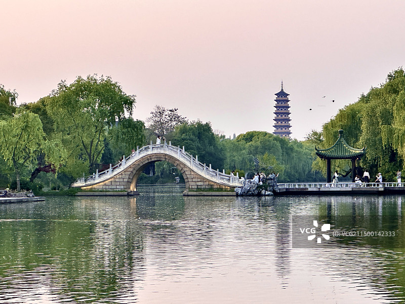 扬州二十四桥与栖灵塔合体图片素材