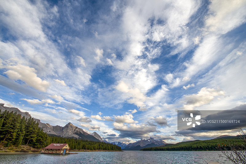 贾斯珀国家公园玛琳湖的云图片素材