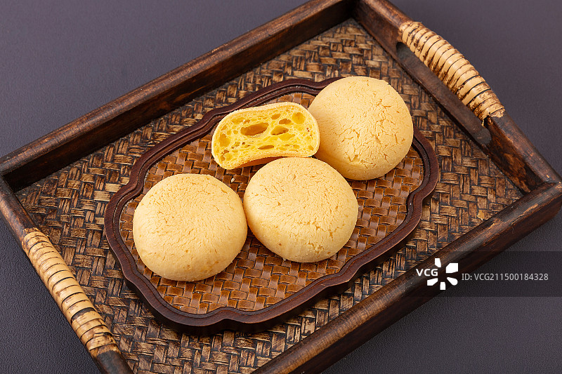 灰色背景上的原味麻薯图片素材