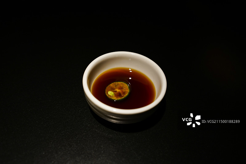 柠檬芥末酱油蘸碟蘸料图片素材