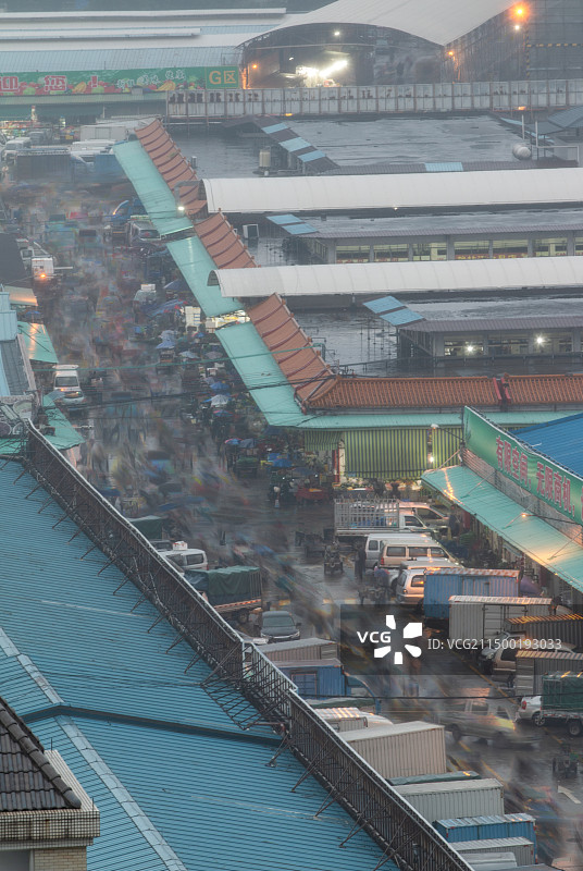雨夜的广州番禺清河市场图片素材