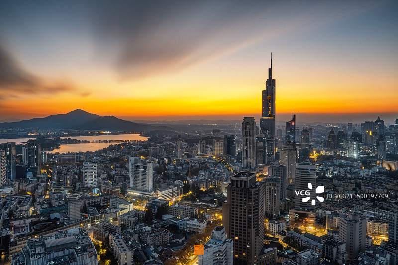 日出南京，紫峰玄武湖紫金山图片素材