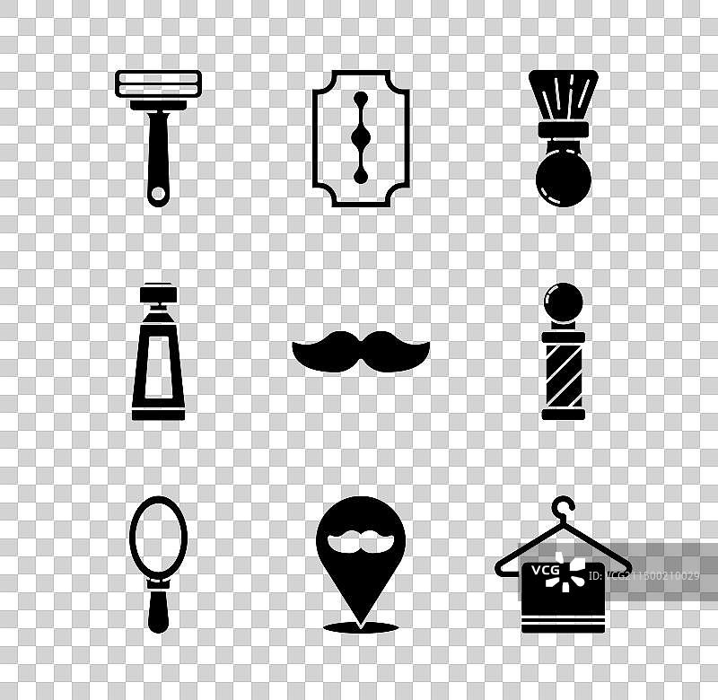 剃须刀、刷子和手持镜子套装图片素材