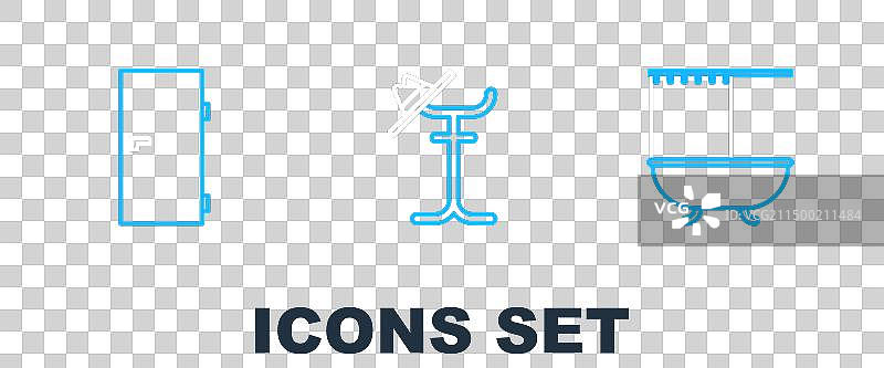 带浴帘的浴缸和关闭的门图片素材