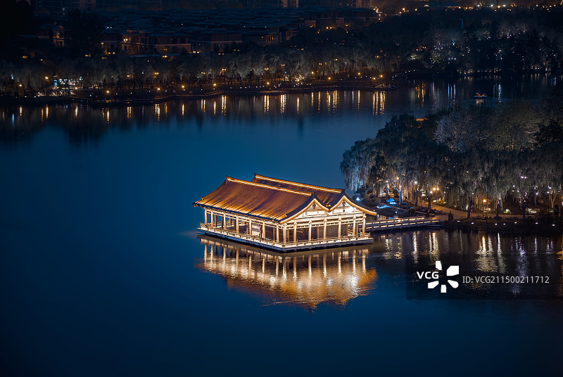 夜色里超美的西安曲江池图片素材