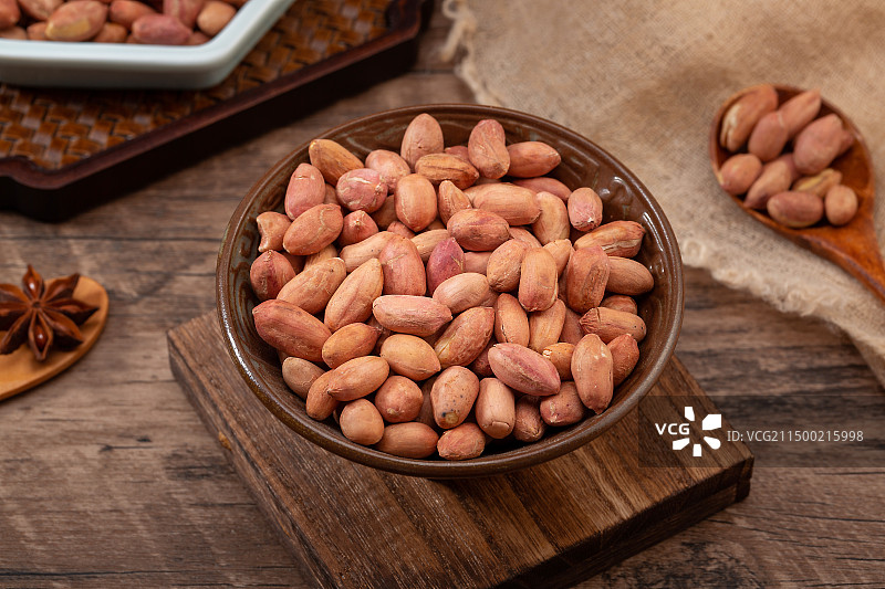天津狗不理老味果仁：十三香花生 狗屁花生 五香花生米图片素材