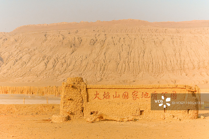 新疆吐鲁番火焰山景区图片素材