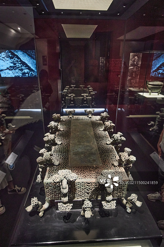 河南博物院馆藏云纹铜禁图片素材