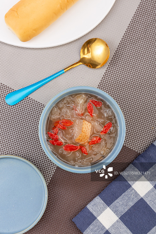 雪梨银耳粥 冰糖银耳汤 银耳炖雪梨 冰糖炖雪梨图片素材