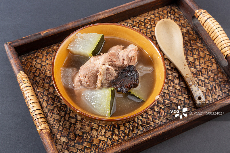 生地冬瓜炖龙骨汤图片素材