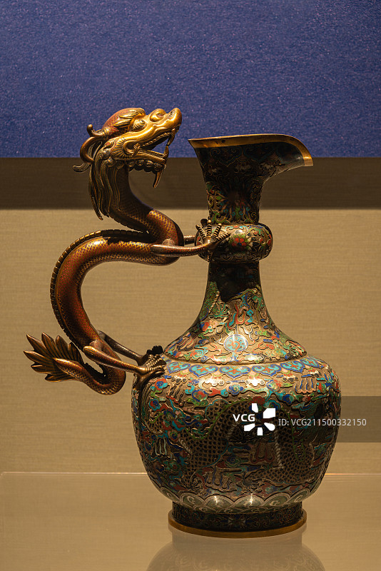掐丝珐琅祥龙把壶 清代 广东大观博物馆展品图片素材