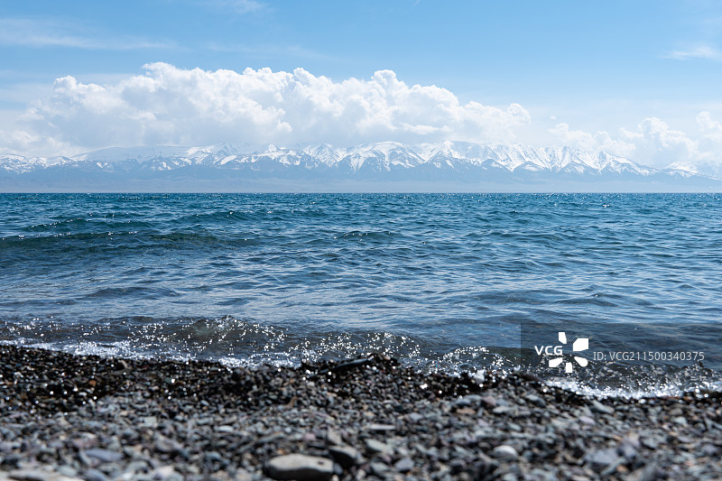 晴天赛里木湖图片素材
