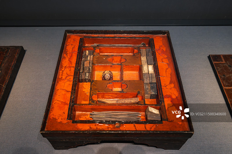 利狶墓（长沙马王堆三号墓）出土，湖南博物院藏文物——博具（现存最完整的一套博具）西汉时期图片素材