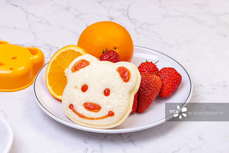 儿童饮食制作卡通三明治和果蔬图片素材