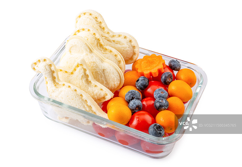 玻璃碗里的卡通面包三明治水果含抠图路径图片素材