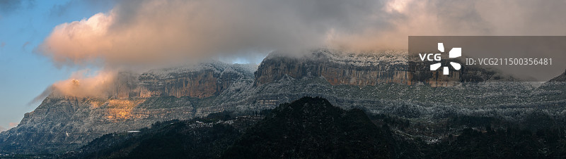 金佛山南坡雪后初晴图片素材