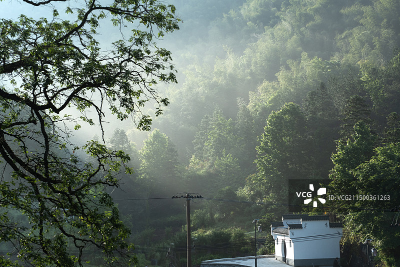 安徽石台仙寓山夏日晨光图片素材