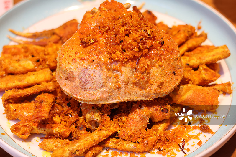 避风塘辣炒红毛蟹特写图片素材