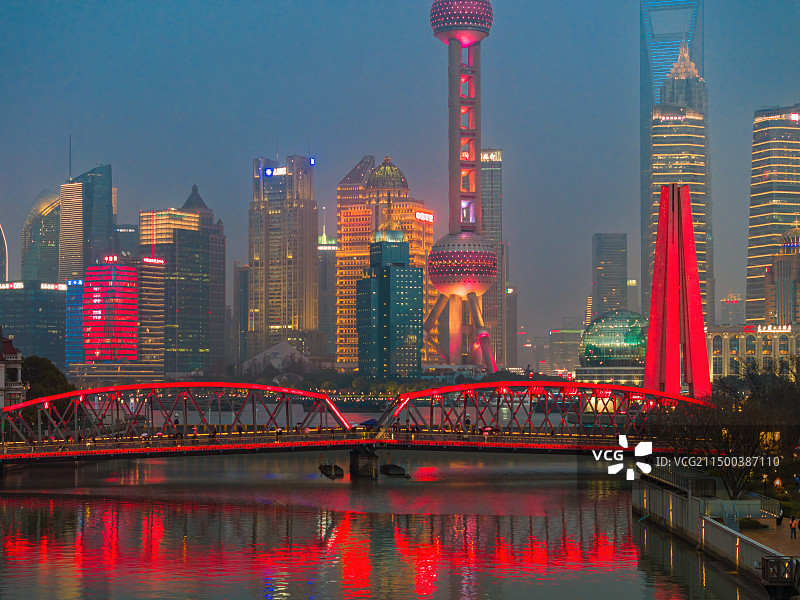 航拍上海外白渡桥陆家嘴全景图片素材