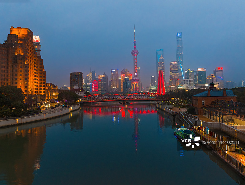 航拍上海外白渡桥陆家嘴全景图片素材