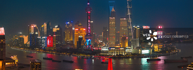 航拍上海外白渡桥陆家嘴全景图片素材