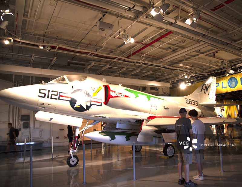 美国无畏号航空母舰及军机图片素材