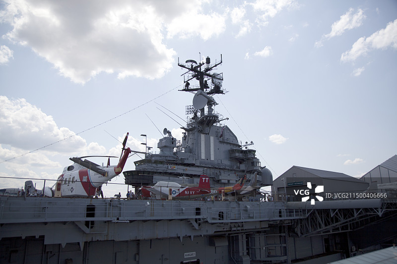 美国无畏号航空母舰及军机图片素材