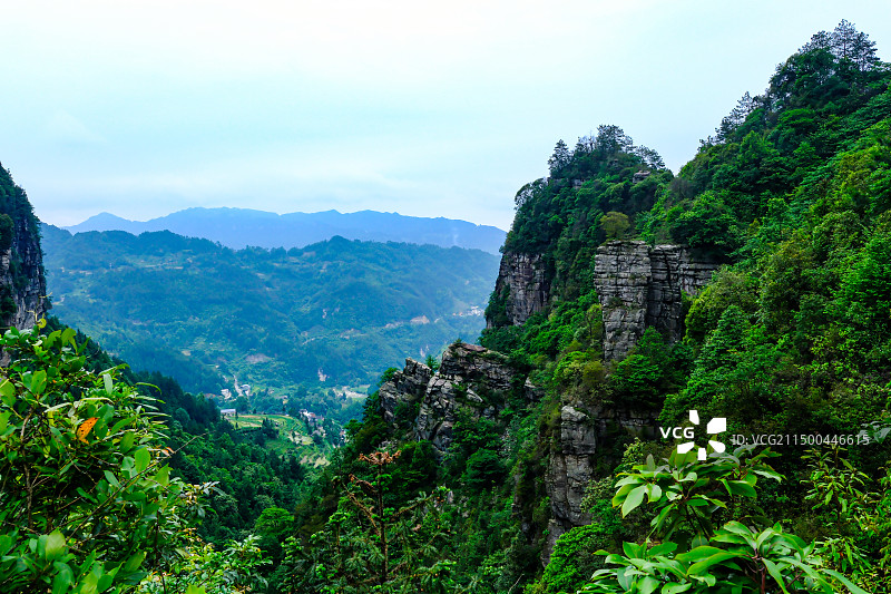 中国贵州黔南州三都县阳和乡归兰山风光，经典徒步路线，归兰山背子岩风光，归兰山瀑布，归兰山将军岩图片素材