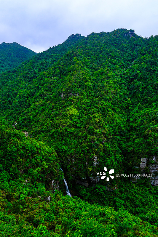 中国贵州黔南州三都县阳和乡归兰山风光，经典徒步路线，归兰山背子岩风光，归兰山瀑布，归兰山将军岩图片素材