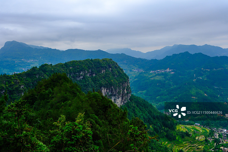 中国贵州黔南州三都县阳和乡归兰山风光，经典徒步路线，归兰山背子岩风光，归兰山瀑布，归兰山将军岩图片素材