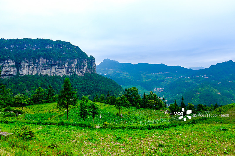 中国贵州黔南州三都县阳和乡归兰山风光，经典徒步路线，归兰山背子岩风光，归兰山瀑布，归兰山将军岩图片素材