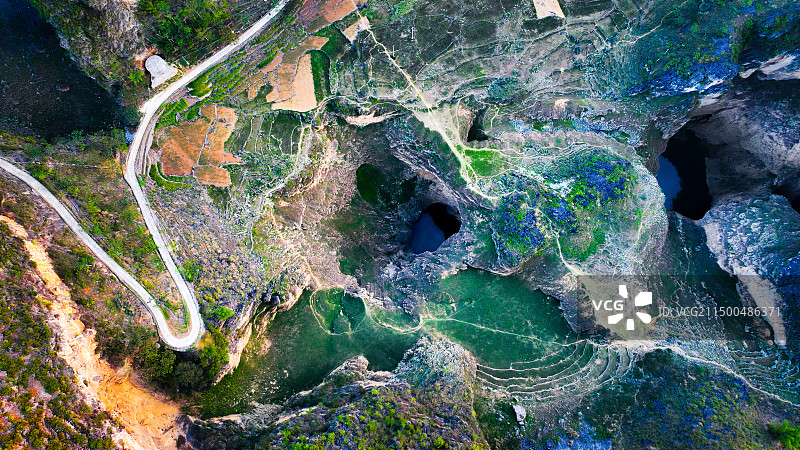 奇特的自然天坑图片素材