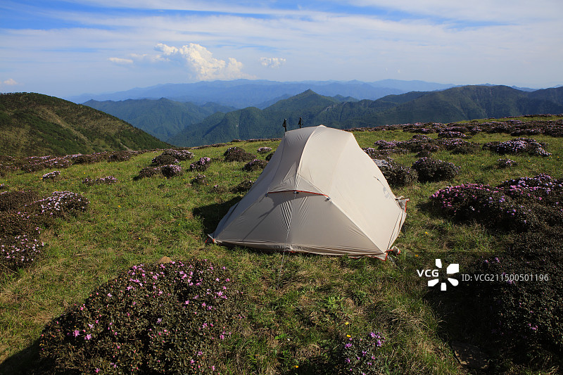 秦岭，高山别墅：行走秦岭，高山之巅，一顶帐篷就是一座高山别墅，承载许多人的生活和梦想图片素材