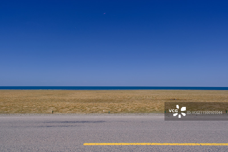 晴天青海湖图片素材