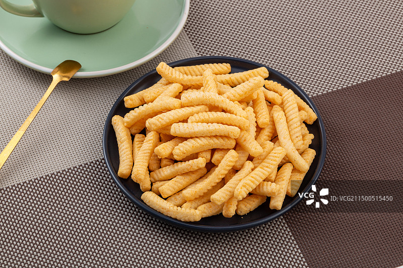 烧烤味亲亲虾条膨化食品休闲零食图片素材