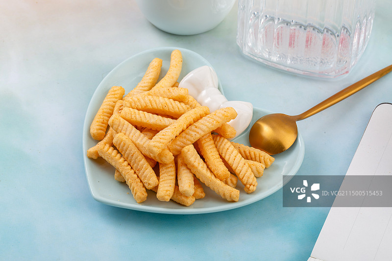 烧烤味亲亲虾条膨化食品休闲零食图片素材